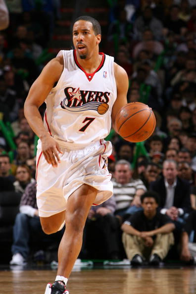 队则凭借稳 队则凭借稳