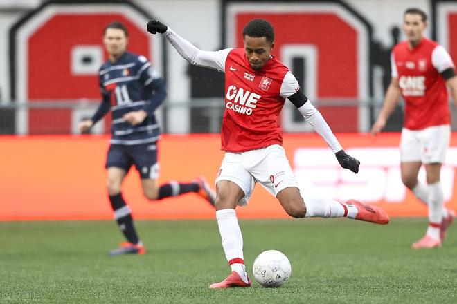 竞技场上的 竞技场上的